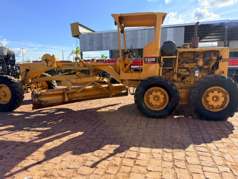 Motoniveladora CAT 120B