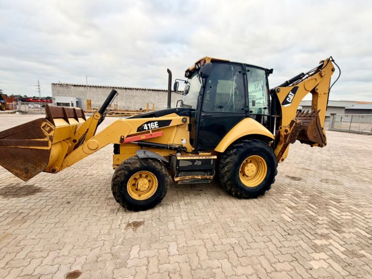 Retro-Escavadeira Caterpillar