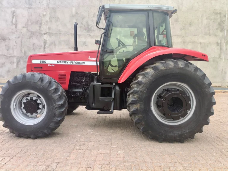 TRATOR MASSEY FERGUSONT MF680